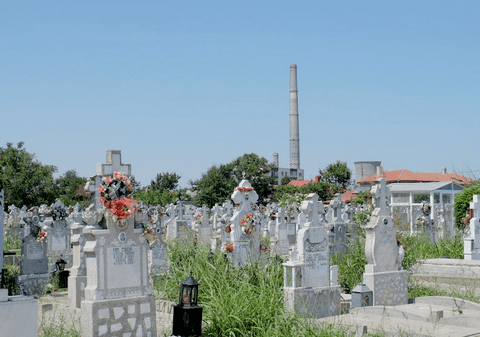 Atelierul de cruci și obiecte funerare din Constanța, scos la vânzare de ANAF! Cât speră să scoată fiscul din afacerea cu morți