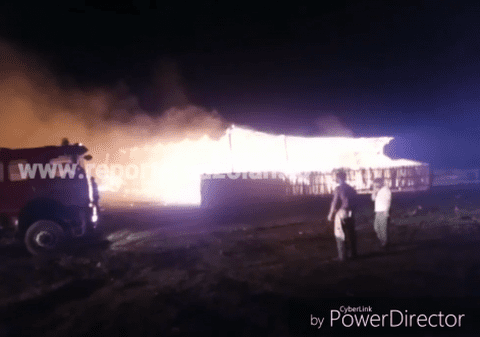 Incendiu violent la o fermă din Buzău. Pompierii s-au luptat cinci ore cu flăcările