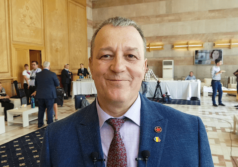 VIDEO/Cum a devenit un controlor de trafic aerian din România patron în Canada. Teodor Tănăsescu este singurul român cu firmă de turism în Montreal