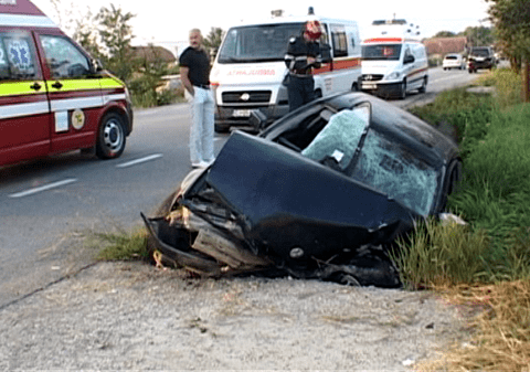 Două autoturisme s-au ciocnit în județul Sălaj. O persoană a murit