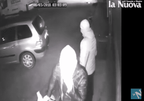 Hoți români, opriți cu focuri de armă în Italia. Tocmai plănuiau o nouă spargere (VIDEO)