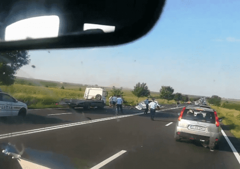 Accident la ieșire din Râmnicu Sărat. Un mort și patru răniți după o ciocnire violentă dintre trei mașini