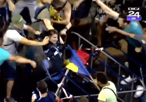 UPDATE. Huliganii au furat două arme de foc în timpul protestelor