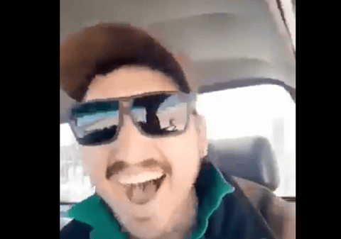 Gest dezgustător și revoltător! Un bărbat lovește cu mașina, hohotind de râs, zece păsări emu / VIDEO ȘOCANT