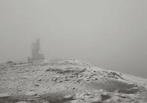 Prima ninsoare din această toamnă la Bâlea Lac.  Turiştii se pot bucura de zăpadă