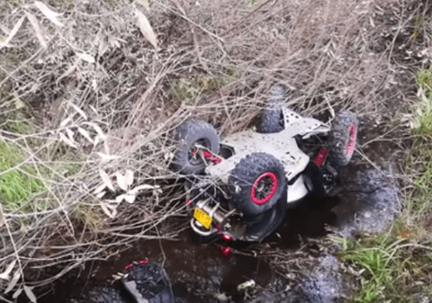 Sfârşit tragic pentru un tânăr de 24 de ani, din Dâmboviţa, după ce s-a răsturnat cu ATV-ul într-un pârâu