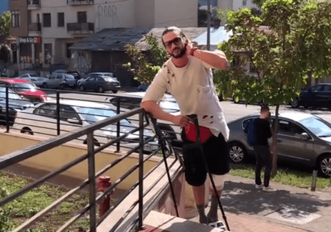 Dorian Popa a ajuns din nou la spital. “Am 3 găuri şi două tăieturi”