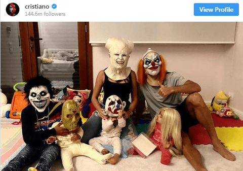 Cristiano Ronaldo s-a costumat pentru Halloween. Fotografia cu familia mascată a portughezului, virală