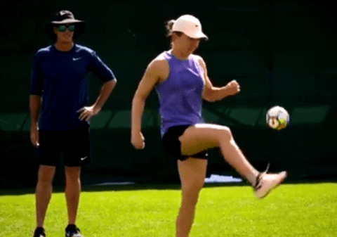 Simona Halep, invitată să joace fotbal în echipa vedetelor, la ”Meciul Stelelor de Crăciun”, de sâmbătă, de la Brașov