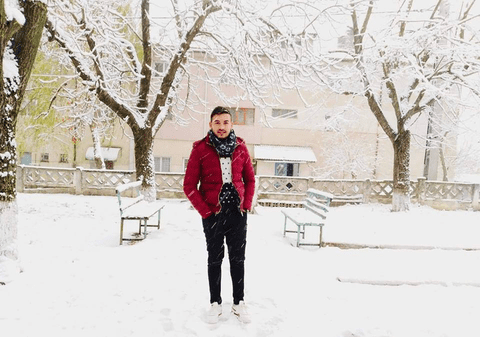 Agresorul elevului bătut și înjunghiat la școală este un adolescent de 17 ani. De la ce a pornit conflictul