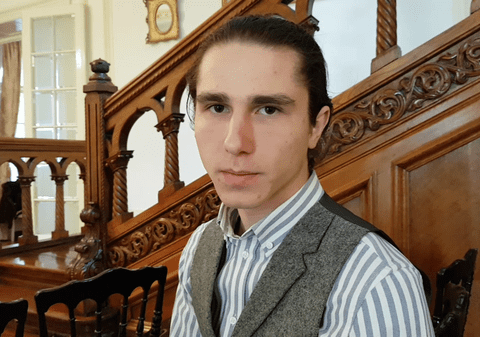 Portretul unui tânăr din Generația Z. Rareș, antreprenor la 19 ani: „Suntem mai implicați și mai informați, vrem schimbare”. Părerea sociologului: „La nivel de implicare nu stau prea bine!”