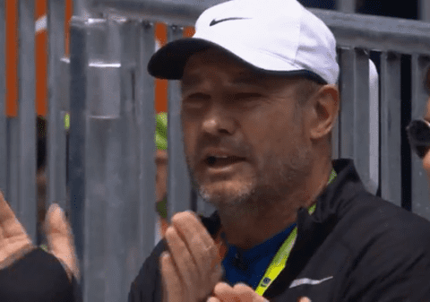 Halep și antrenorii pe care i-a umilit în public. Îi ține de aplaudaci în lojă. CTP n-are milă: ”Nu se poate așa ceva”