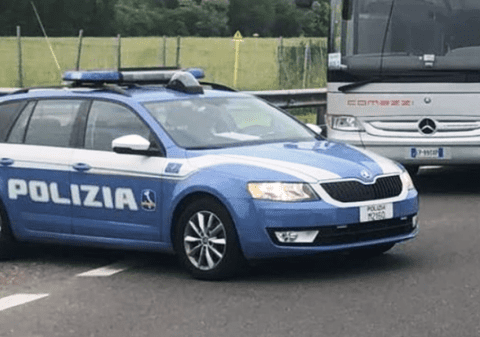 Un român a rupt bariera de la o autostradă în Italia și a refuzat să se supună testului de alcoolemie