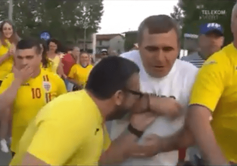 VIDEO | Gică Hagi este tratat ca un rege de fanii români prezenți la Euro 2019 de tineret. Un fan i-a pupat mâna