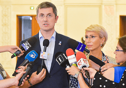 Dan Barna îi solicită președintelui Iohannis să ceară demisia cabinetului Dăncilă