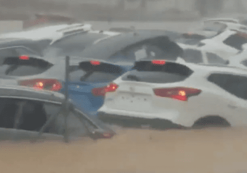 Inundații istorice în estul Spaniei, în zone unde stau zeci de mii de români. Doi oameni au murit