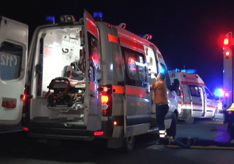 Carambol cu 10 mașini pe Calea Griviței! Mai mulți oameni au primit îngrijiri medicale