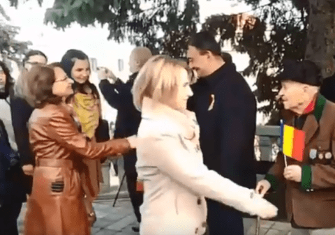 Veteran de război, ignorat de fruntașii PNL din Vâlcea la ceremoniile de Ziua Națională