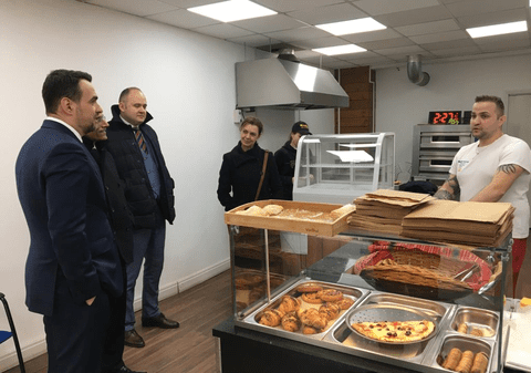 Oficialii din Londra se declară ”îngrijorați” de mesajele xenofobe primite de cele două firme românești. A fost sesizată Comisia Europeană