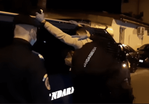 VIDEO | Un bărbat condamnat pentru ucidere din culpă, reținut de jandarmi, marți seară, în București