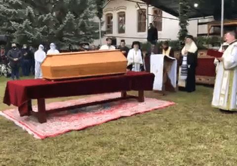 Reguli drastice la priveghiul IPS Pimen: cel mult cinci persoane în biserica unde este depus sicriul sigilat