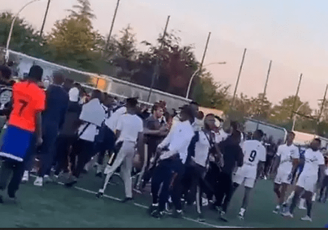 Meci de fotbal în Franța cu 400 de spectatori, în plină pandemie. Poliția a asistat la joc! Învingătorii au petrecut pe străzile orașului