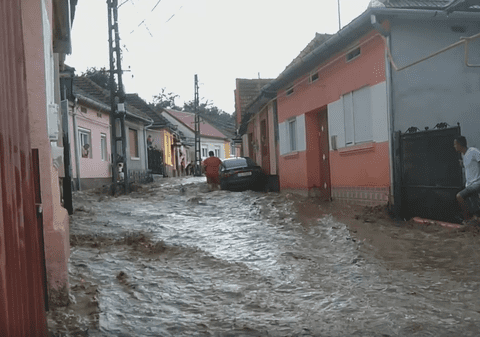 Personalul și tehnica de intervenție în județele Caraș-Severin și Timiș vor fi suplimentate în urma codului roșu de inundații