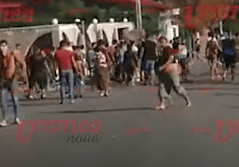 VIDEO | O nouă confruntare între clanurile interlope din Murgeni. O maşină a intrat în mulțime, o tânără a fost rănită