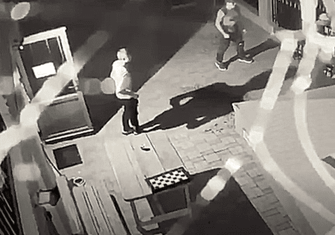 VIDEO | Un bărbat din Botoșani a fost ucis după ce a cerut o țigară. Crima, surprinsă de camerele de supraveghere