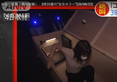 VIDEO | O companie din Japonia oferă spectacole inedite, cu sicrie şi zombie, pentru alungarea stresului