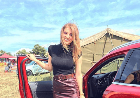 Cântăreața Codruța Filip spune că a fost angajată legal  la Ministerul Sănătății. Nelu Tătaru a cerut o anchetă internă