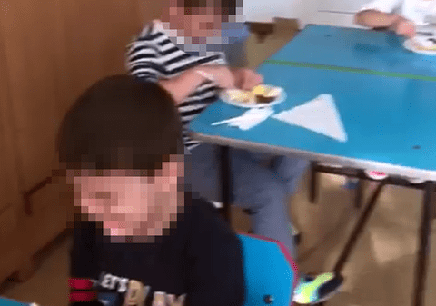 Imagini revoltătoare: o educatoare din Fetești filmează cum lovește un copil. Inspectoratul Școlar: A fost concediată