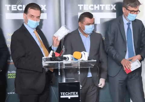 Măștile pentru copii lăudate de premier, criticate de părinți. ”Nu sunt sigilate în cutii. Intră praful și virusurile în ele”