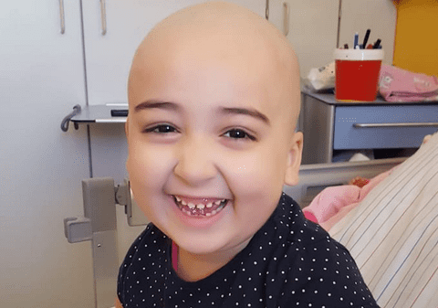 O bunică română își crește singură nepoțica de 5 ani bolnavă de leucemie, în Germania. Aurelia nu și-a cunoscut niciodată mama