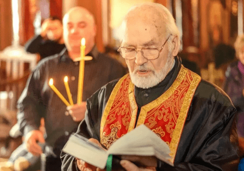 „Preotul” român care promite că împacă familiile dezbinate și dezleagă blestemele. Reacția bisericii: „Sunt escrocherii care nu au nimic creștinesc în ele”