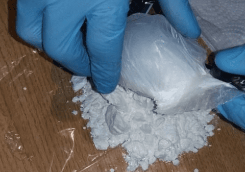 VIDEO | Grupare de trafic de droguri din Bucureşti, destructurată. 11 membri ai clanului Pisoi au fost arestați