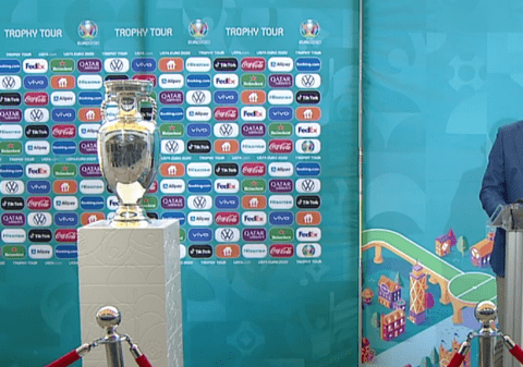 Trofeul Euro 2020 a ajuns la București. În discursul său, Răzvan Burleanu a vorbit despre copilul mort pe un teren de sport, în Galați