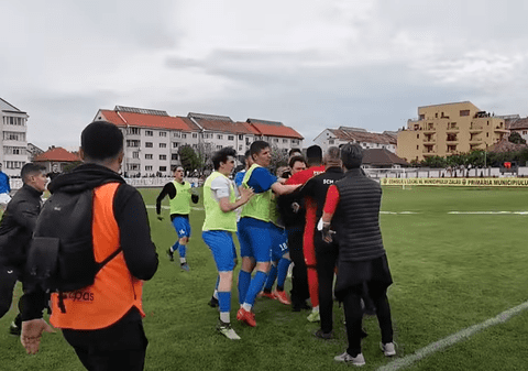 Bătaie la un baraj de promovare în Liga 2. Conflictul a fost oprit de jandarmi