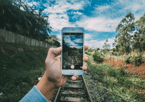 (Publicitate) 4 accesorii istețe și utile pentru o experiență mai bună cu smartphone-ul tău