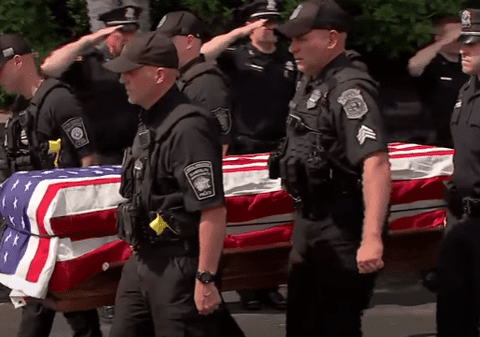 Un câine polițist care a murit la datorie, înmormântat cu onoruri militare în SUA