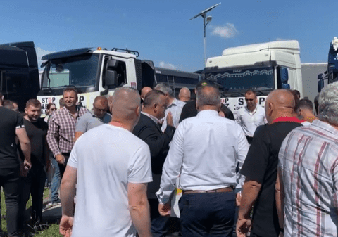 Trafic îngreunat la Suceava. Peste 100 de TIR-uri circulă cu viteză redusă pe șosele, în semn de protest