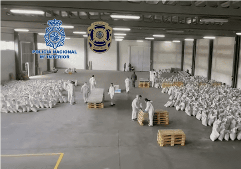Aproape o tonă de „cocaină neagră”, confiscată în Spania