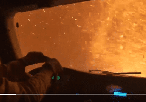 Imagini dramatice surprinse într-o mașină de pompieri, cuprinsă de flăcările incendiilor din California