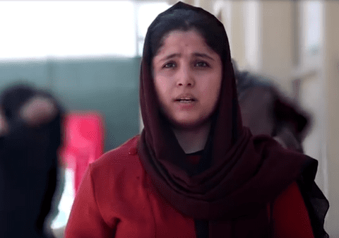 O femeie căpitan în armata afgană, evacuată cu familia ei de militarii britanici: „Prima provocare a fost să ieșim din casă”