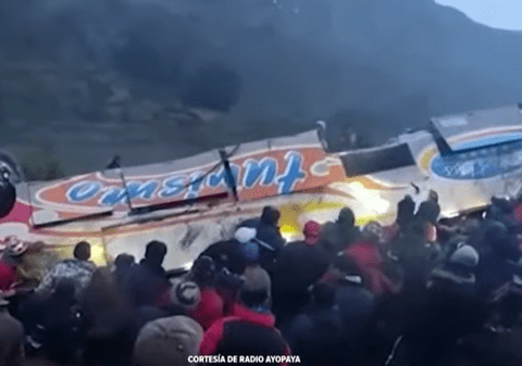 Cel puțin 11 persoane au murit în Bolivia, după ce un autocar a căzut în gol într-o prăpastie de 400 de metri