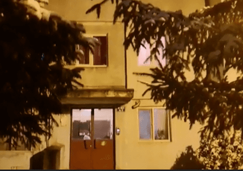 Adolescentă în stare gravă la spital, după ce a căzut de la etajul al treilea al unui bloc din Pitești