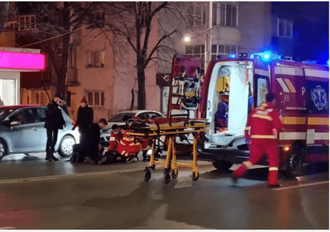 Un pieton care a traversat printr-un loc nepermis în Iași a fost lăsat lat pe stradă de un șofer. Poliția îl caută pe agresor