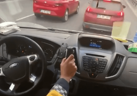 VIDEO | Cursă infernală a unui șofer de ambulanță din Turcia pentru salvarea unui copil care a căzut de la etaj