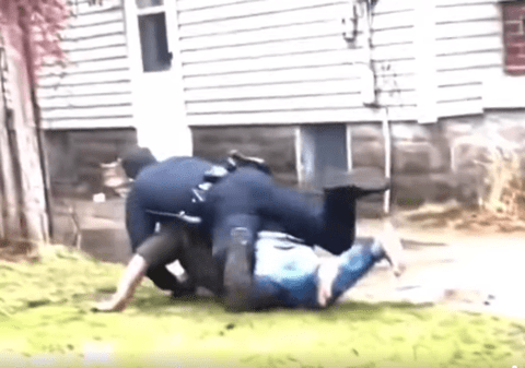 Bărbat afro-american, oprit în trafic și apoi împușcat mortal de un poliţist în cursul arestării. Filmarea intervenției din Michigan a fost făcută publică