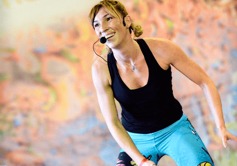 Vrei un corp tonifiat și mai flexibil? Combinația dintre yoga și antrenamentele clasice te poate ajuta. Află cum!